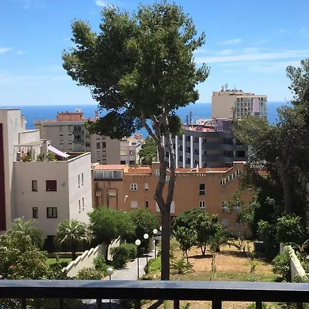 Charming Sea View Nearby Everything 아파트 *